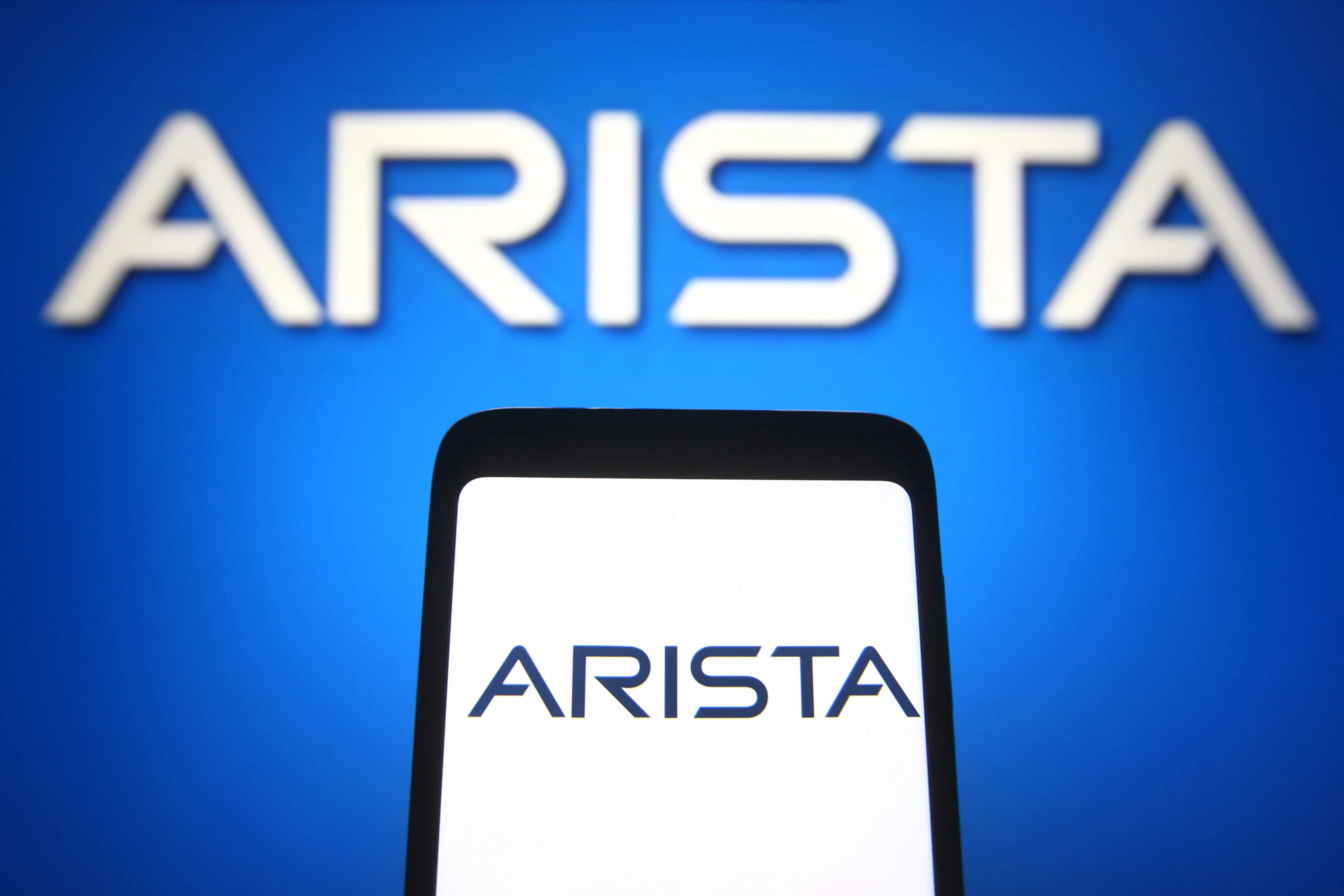 股市反弹：瑞银用人工智能投资策略升级Arista Networks
