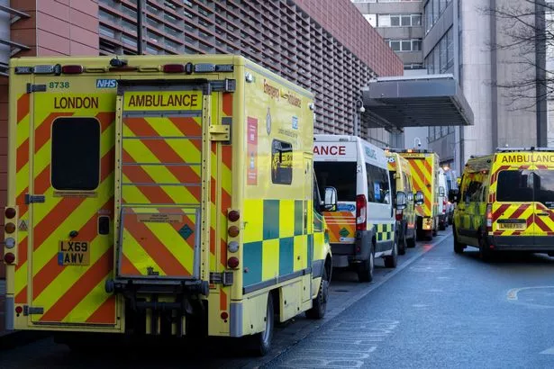 英国国家医疗服务体系“可能破产”,数据显示有760万人在排队等候